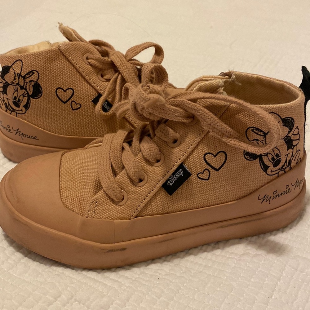 Blush Minnie Mouse sneakers. Zara euro 26 fits like a 9/10 toddlers